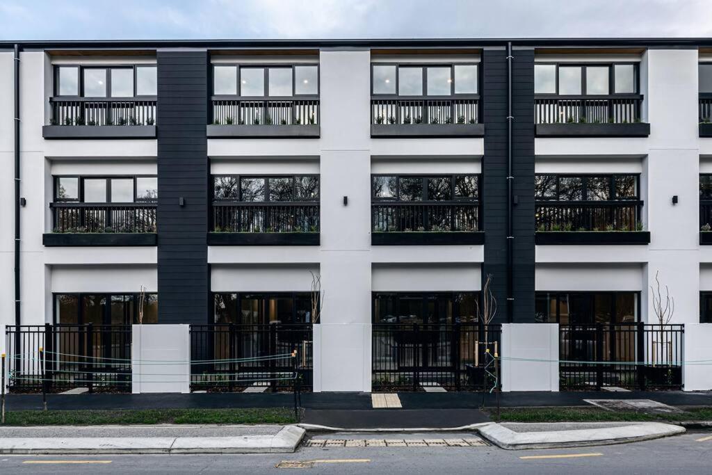 Stellar Central City Apartment - Hagley Park Крайстчърч Екстериор снимка